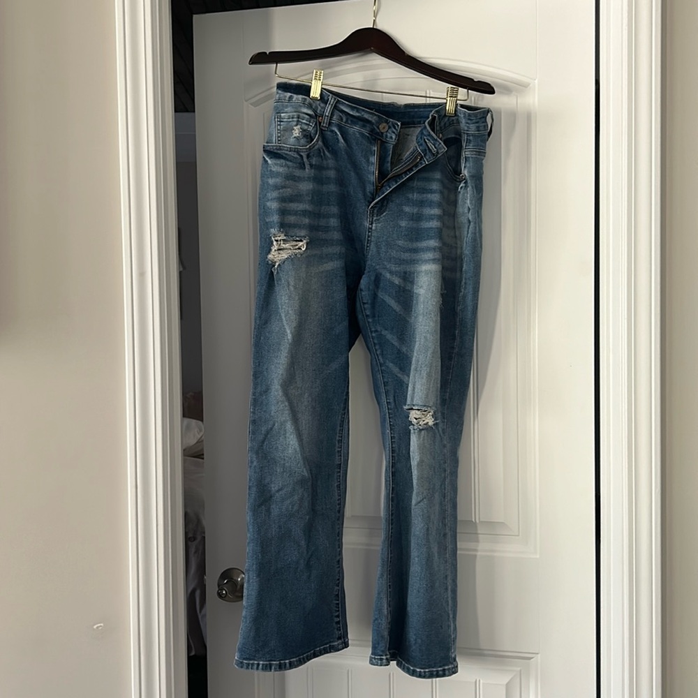 Pre-loved light wash jeans. High quality, super durable
